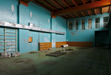 old gym room with springbok in middle
